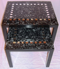 NESTING TABLE